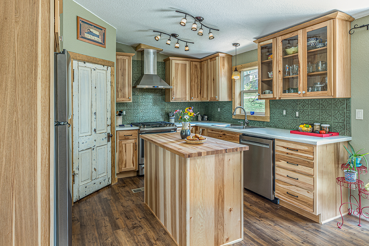 tinnin-kitchen-rustic-hickory